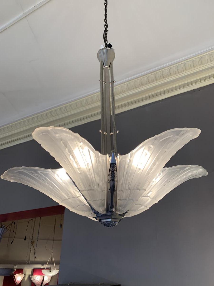 Lustre Art Deco EJG à 6 cornets de verre moulé-pressé (cat: