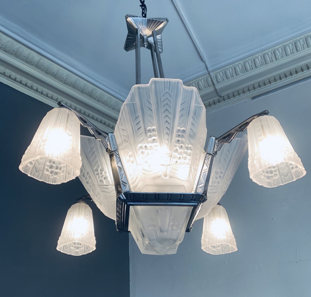 Lustre Art Deco EJG à 4 Plaques De Verre Moulé-pressé(cat: Lustres Art Déco 1930)