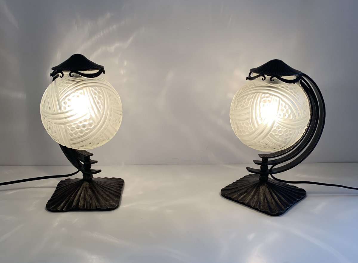 Paire de lampes Art Deco "Boules aux turbans" Hanots et fer forgé  (cat: lampes art déco 1930)-photo-3