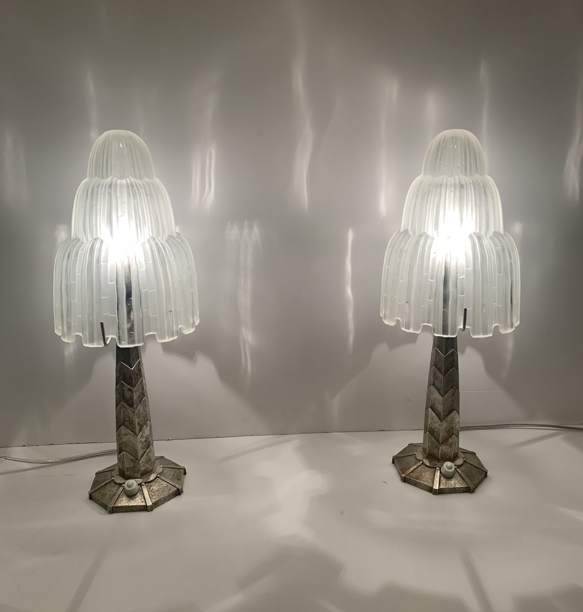 Extraordinary Pair Of Signed Art Deco Sabino "cascades" Lamps (1930 Art Deco Lamp)-photo-3