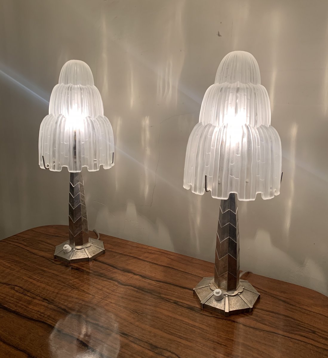 Extraordinary Pair Of Signed Art Deco Sabino "cascades" Lamps (1930 Art Deco Lamp)-photo-2