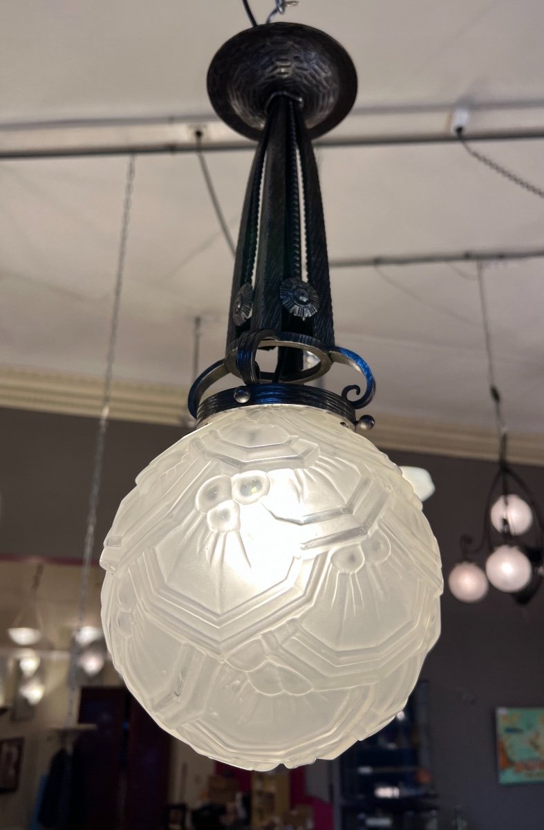 Plafonnier Art Déco « boule » Verre Pressé / Fer Forgé ( Plafonniers - Suspension Art Deco 1930-photo-1
