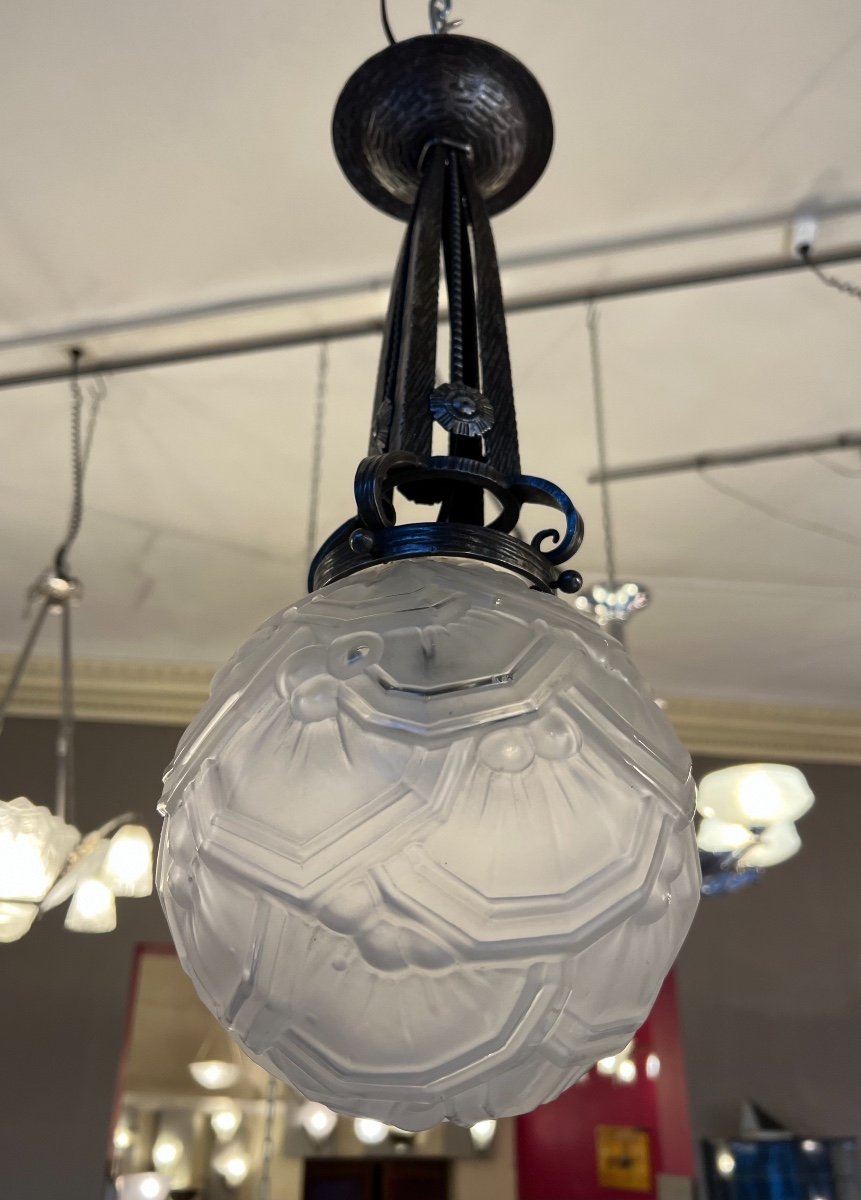 Plafonnier Art Déco « boule » Verre Pressé / Fer Forgé ( Plafonniers - Suspension Art Deco 1930-photo-5