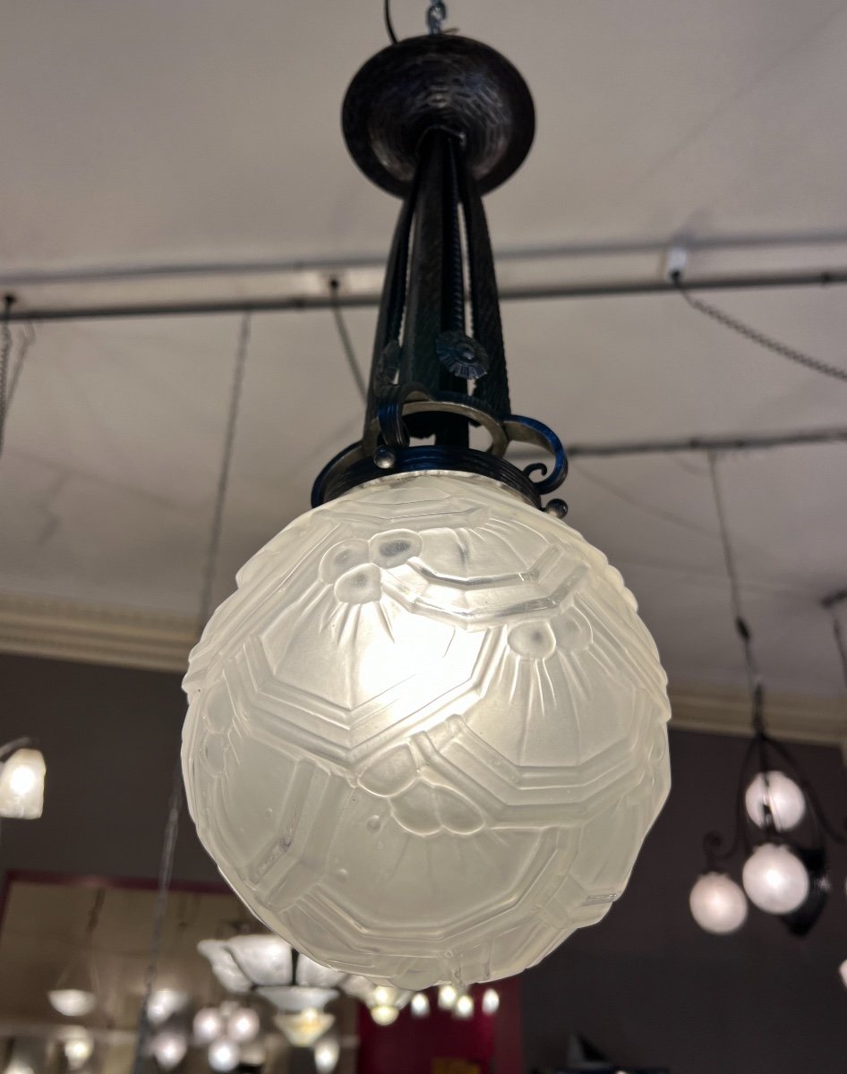Plafonnier Art Déco « boule » Verre Pressé / Fer Forgé ( Plafonniers - Suspension Art Deco 1930