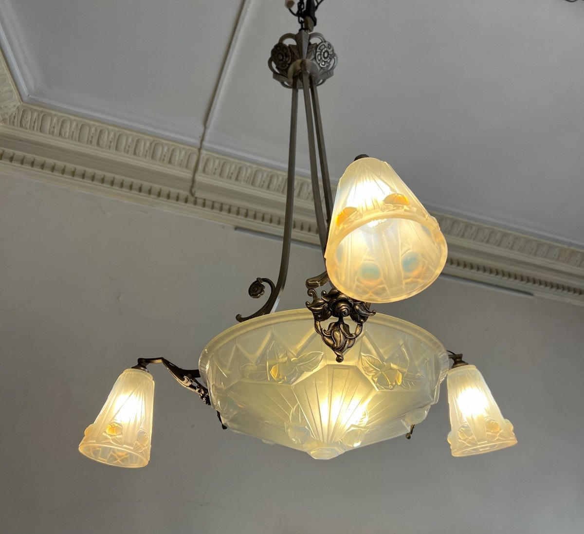 Art Deco Chandelier In Opalescent Glass Signed Ejg 1086 {jean Gauthier} (art Deco Chandelier 1930)-photo-2
