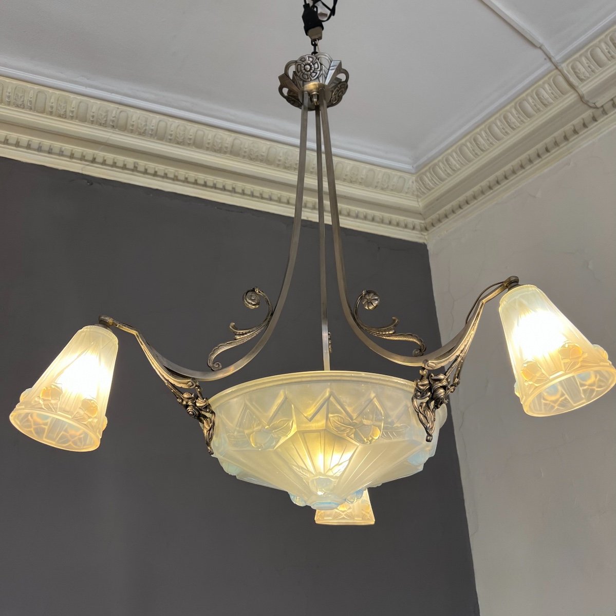 Art Deco Chandelier In Opalescent Glass Signed Ejg 1086 {jean Gauthier} (art Deco Chandelier 1930)