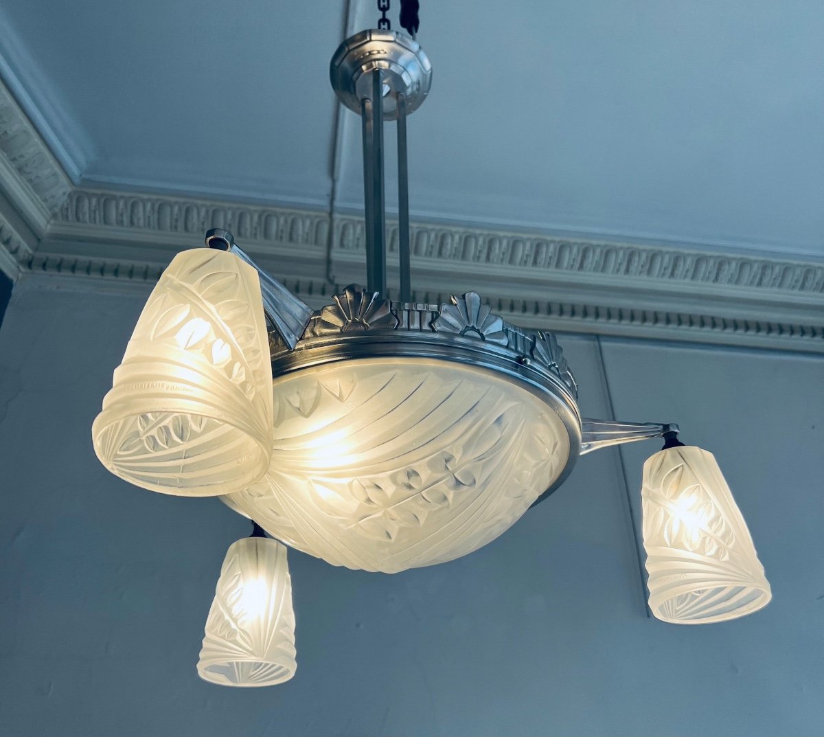 Art Deco Chandelier With Three Tulips And A Vasque Signed Degué (art Deco Ceiling Lamp 1930)-photo-2