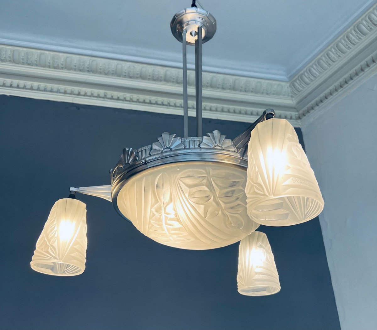 Art Deco Chandelier With Three Tulips And A Vasque Signed Degué (art Deco Ceiling Lamp 1930)-photo-3