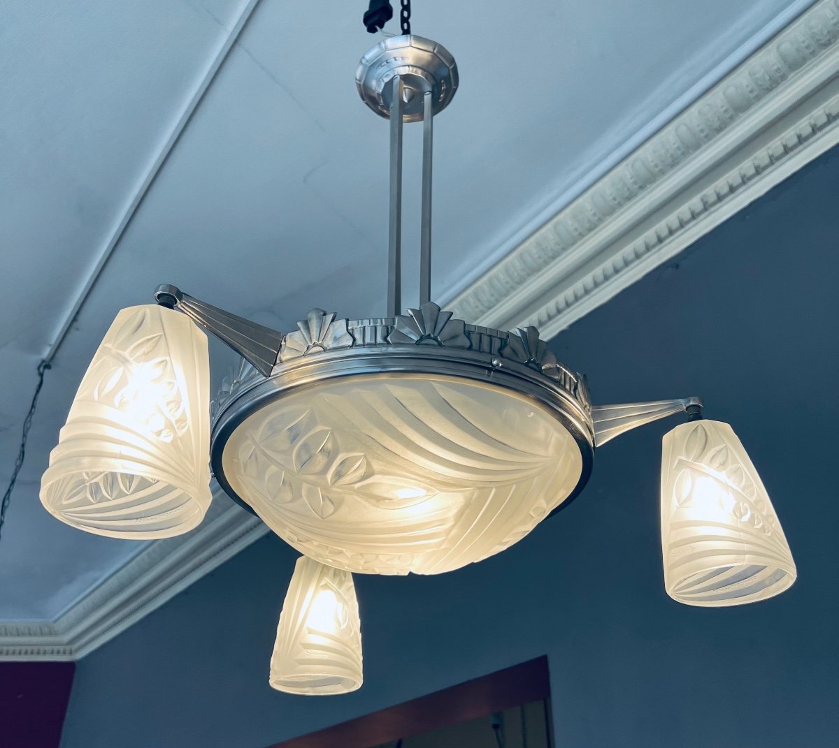Art Deco Chandelier With Three Tulips And A Vasque Signed Degué (art Deco Ceiling Lamp 1930)-photo-4