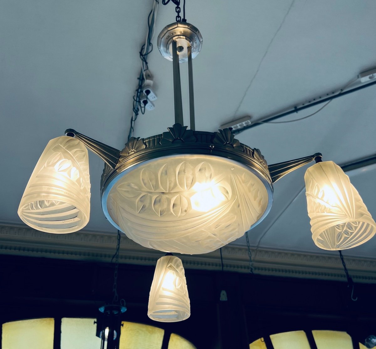 Art Deco Chandelier With Three Tulips And A Vasque Signed Degué (art Deco Ceiling Lamp 1930)-photo-1