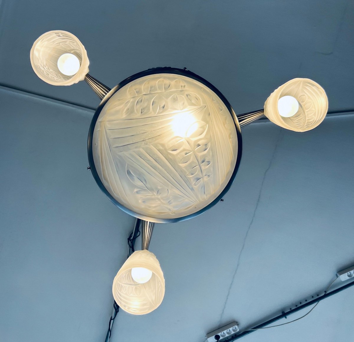 Art Deco Chandelier With Three Tulips And A Vasque Signed Degué (art Deco Ceiling Lamp 1930)-photo-2