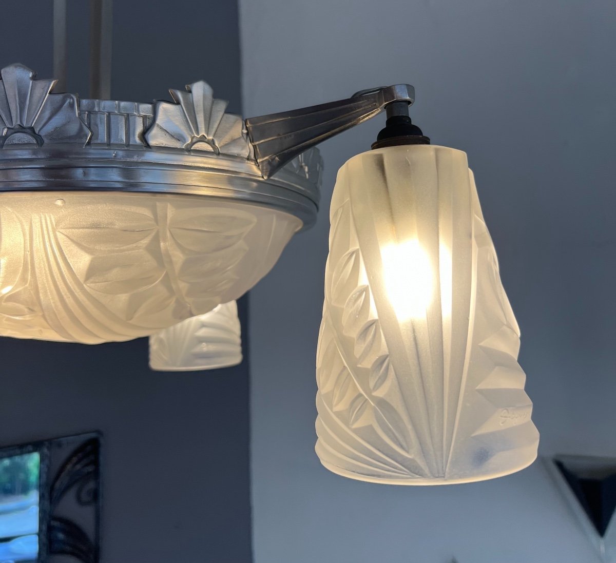 Art Deco Chandelier With Three Tulips And A Vasque Signed Degué (art Deco Ceiling Lamp 1930)-photo-4