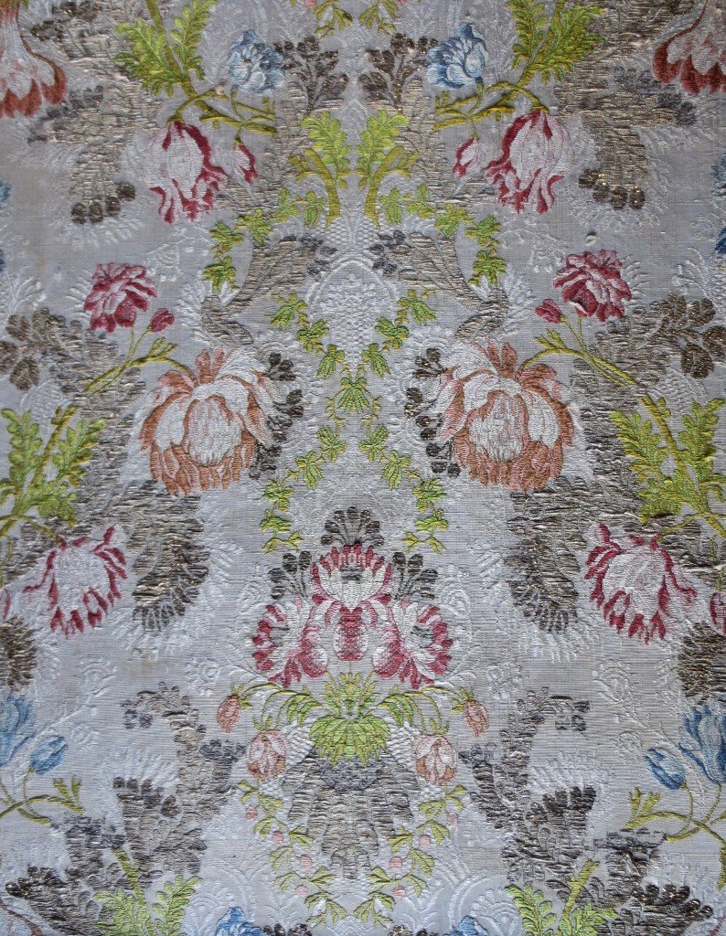 Louis XIV Period Table.-photo-4
