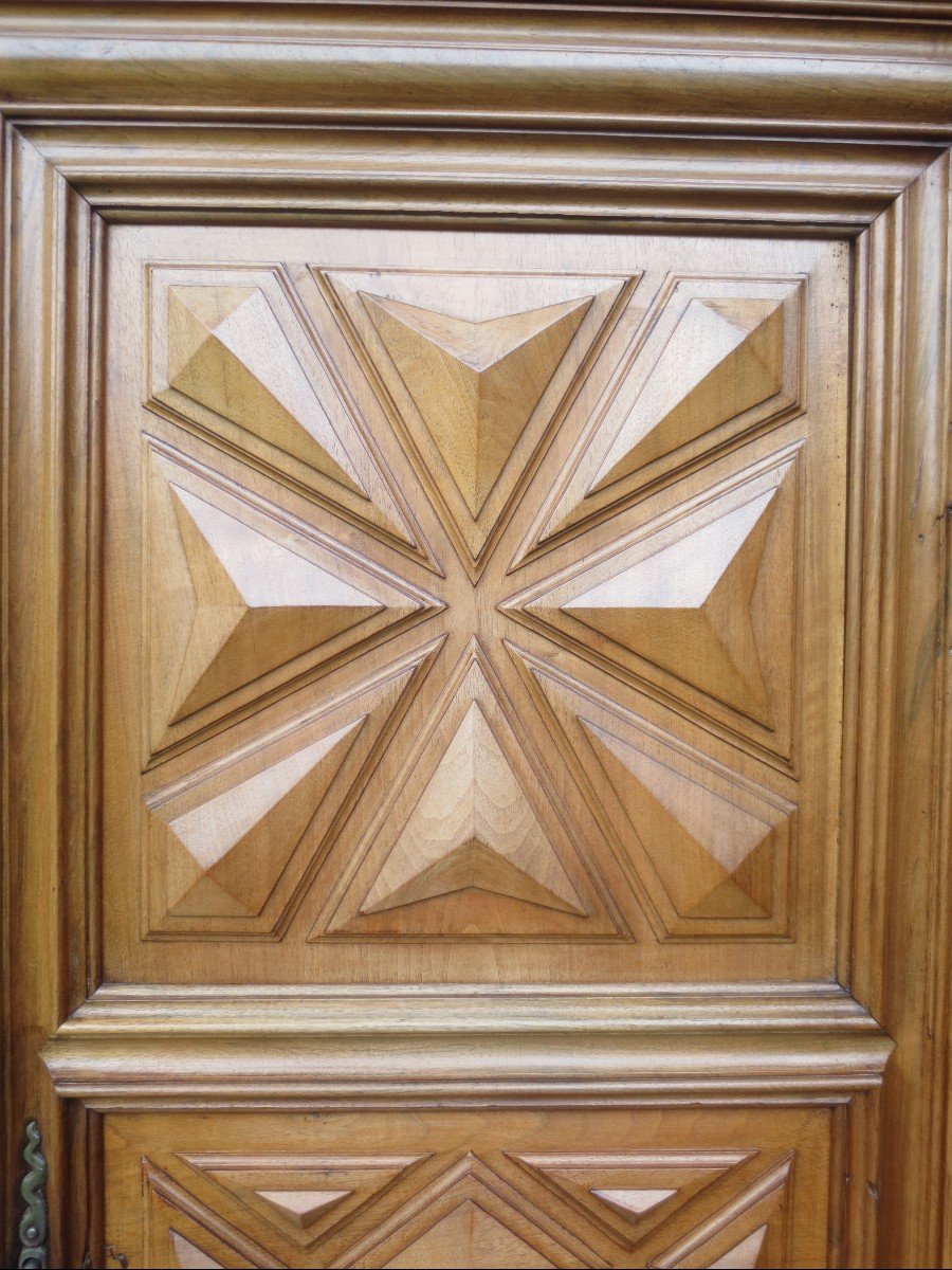 Armoire Louis XIII En Noyer. -photo-4