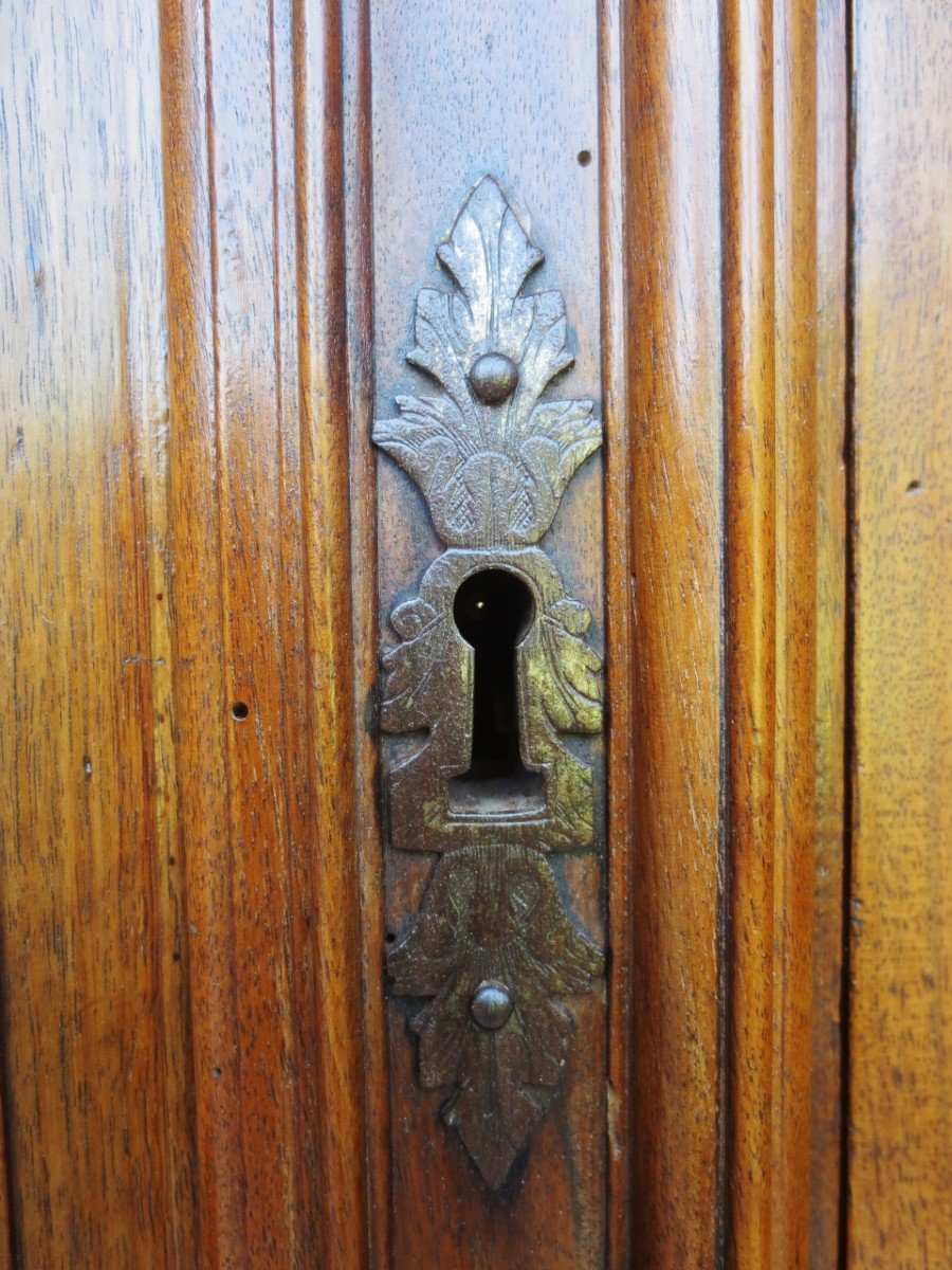 17th Century Walnut Buffet.-photo-2