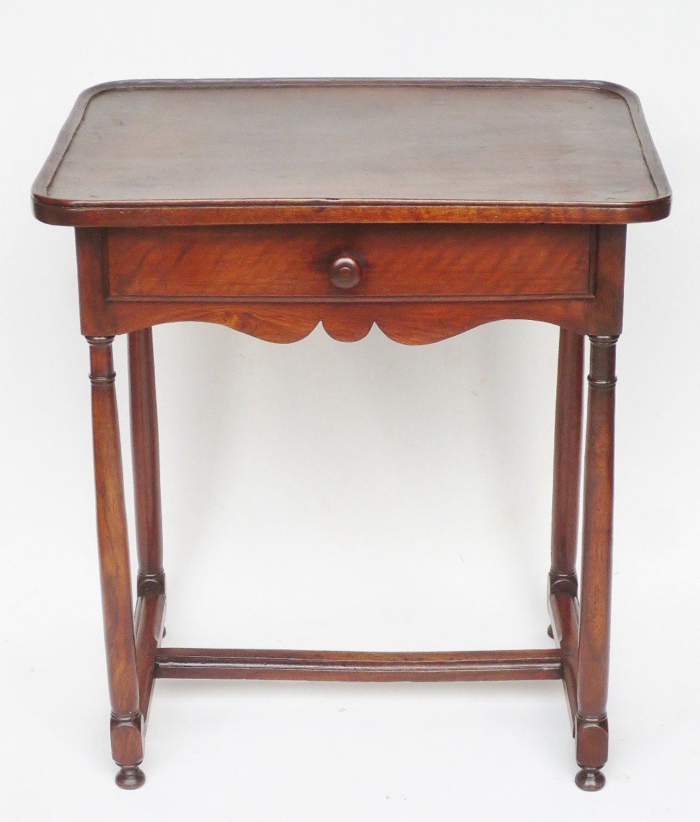 Table Louis XIII En Noyer. 