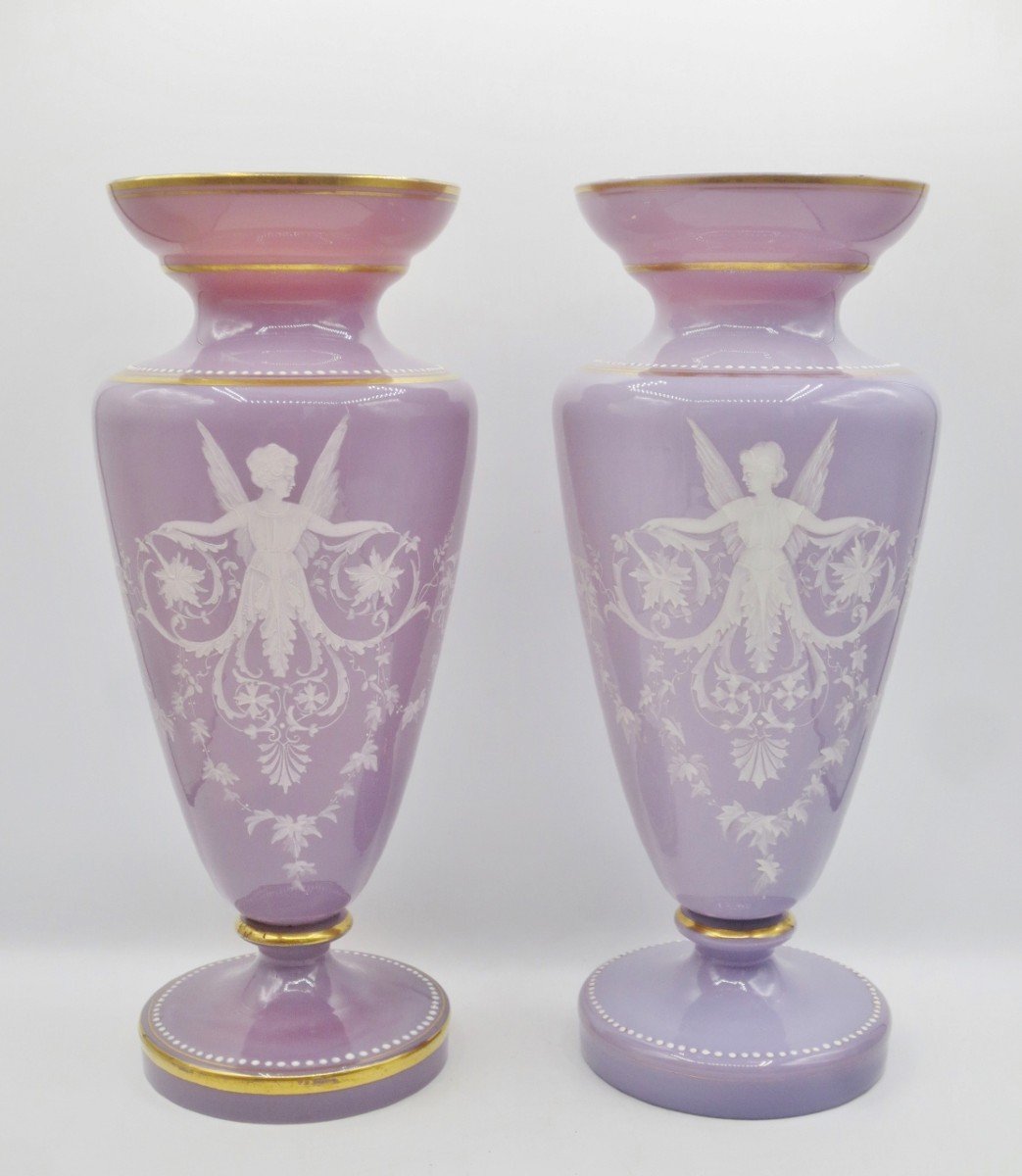 Paire De Vases En Opaline, XIXe Siècle. 