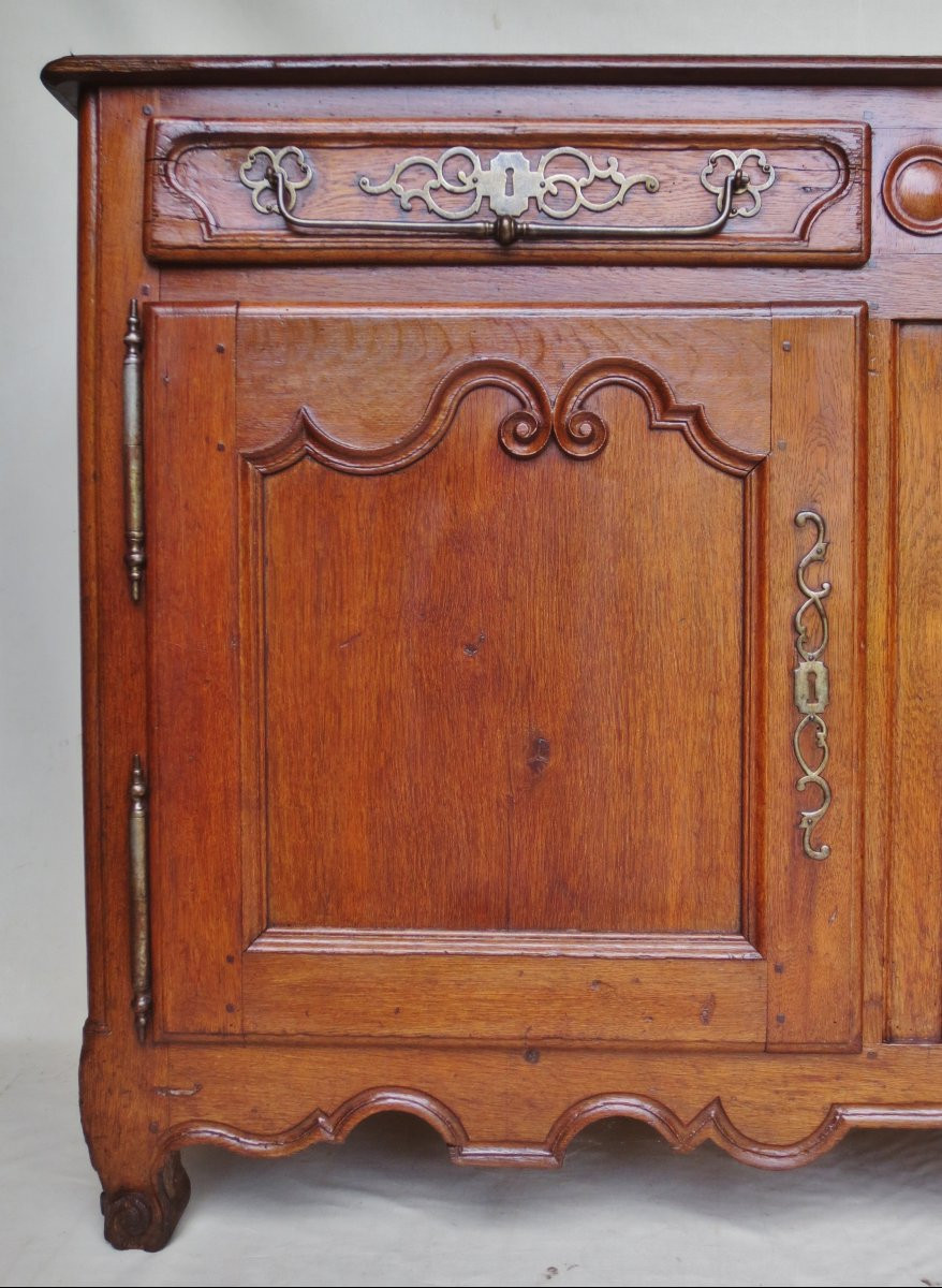 Lorraine Sideboard, 18th Century. -photo-1