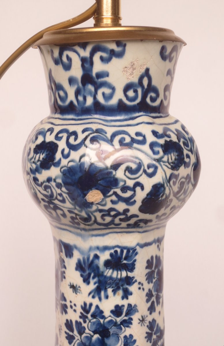Lampe en faïence de Delft, XVIIIe siècle. -photo-4