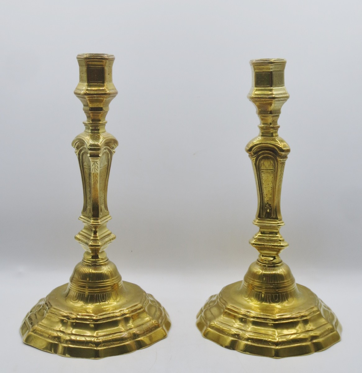 Paire de flambeaux, XVIIIe siècle.  