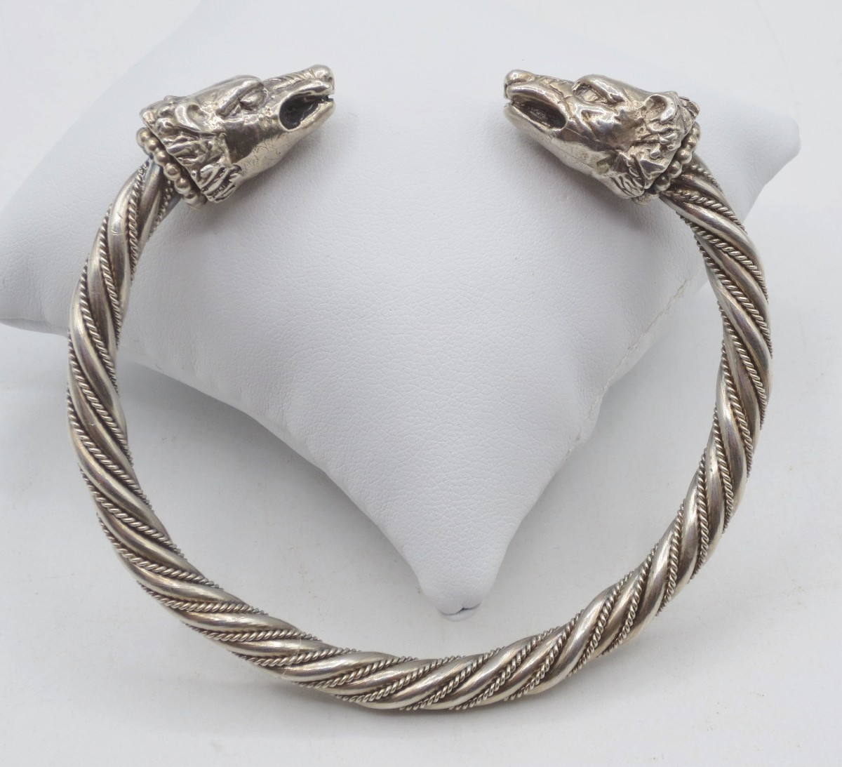 Bracelet Torque en argent massif.  