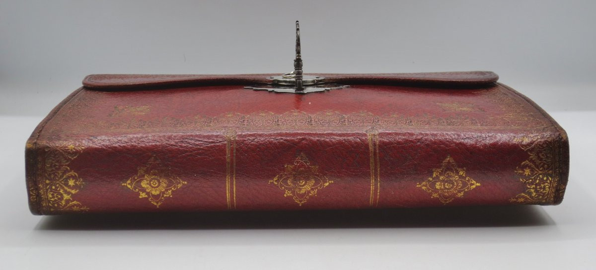 Maroquin doré au fer, serrure en argent, XVIIIe siècle. -photo-2