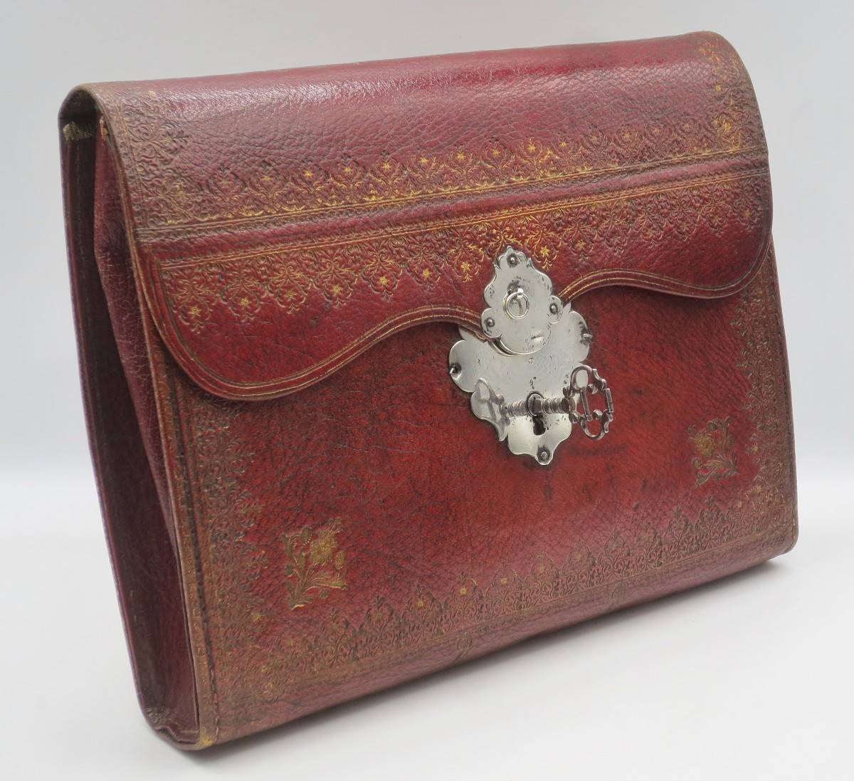 Maroquin doré au fer, serrure en argent, XVIIIe siècle. 