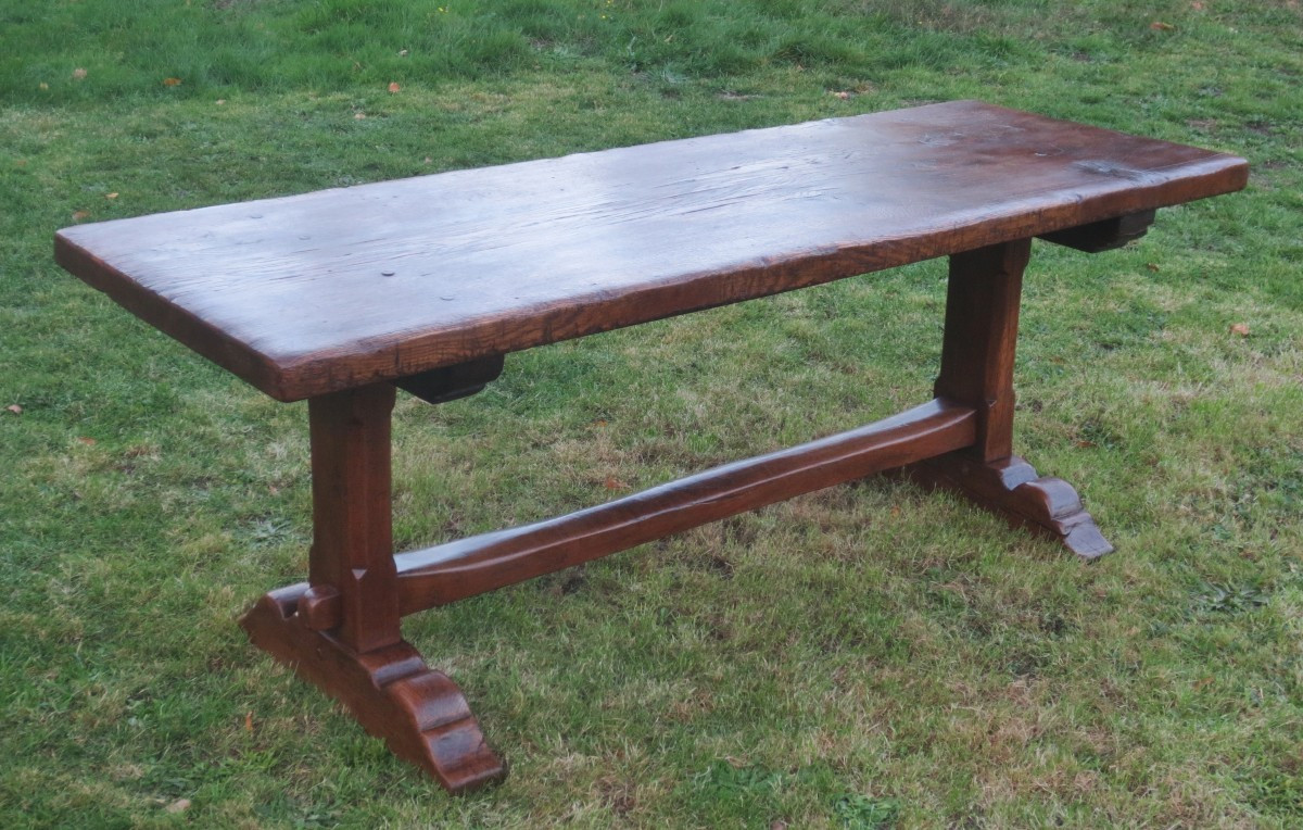 Table de ferme, dite table de monastère. 