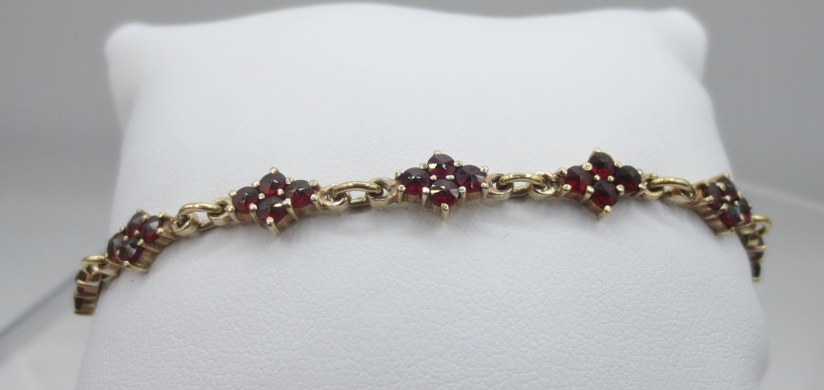Bracelet en vermeil serti de grenats.  