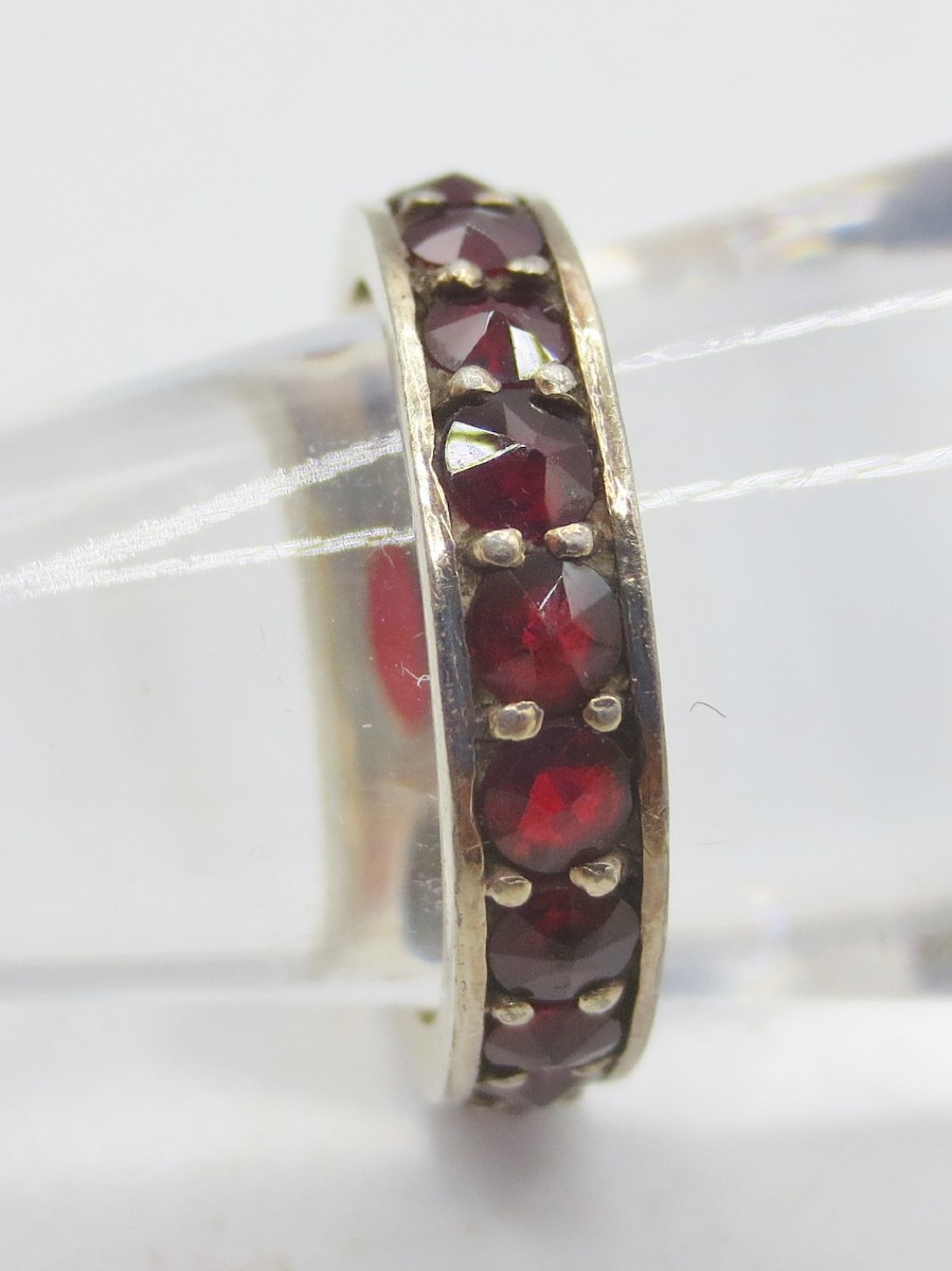 Anneau en vermeil et Grenats. 