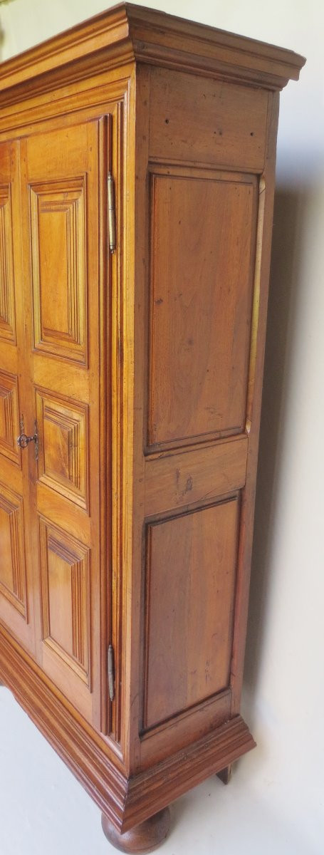 Small Walnut Cabinet, 17th Century.-photo-2