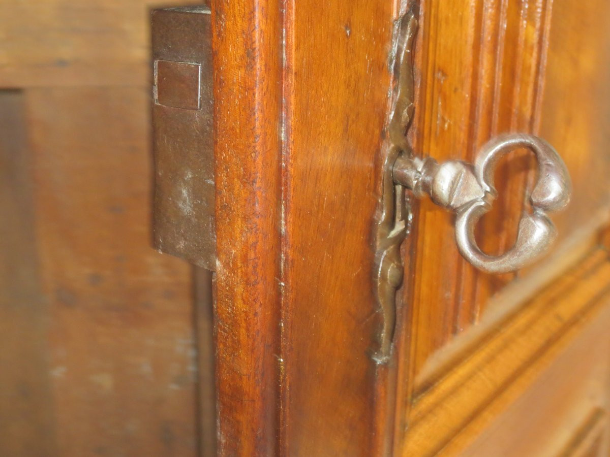 Small Walnut Cabinet, 17th Century.-photo-7
