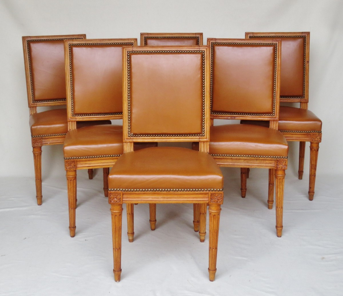 Six chaises  Louis XVI estampillées Tilliard. 