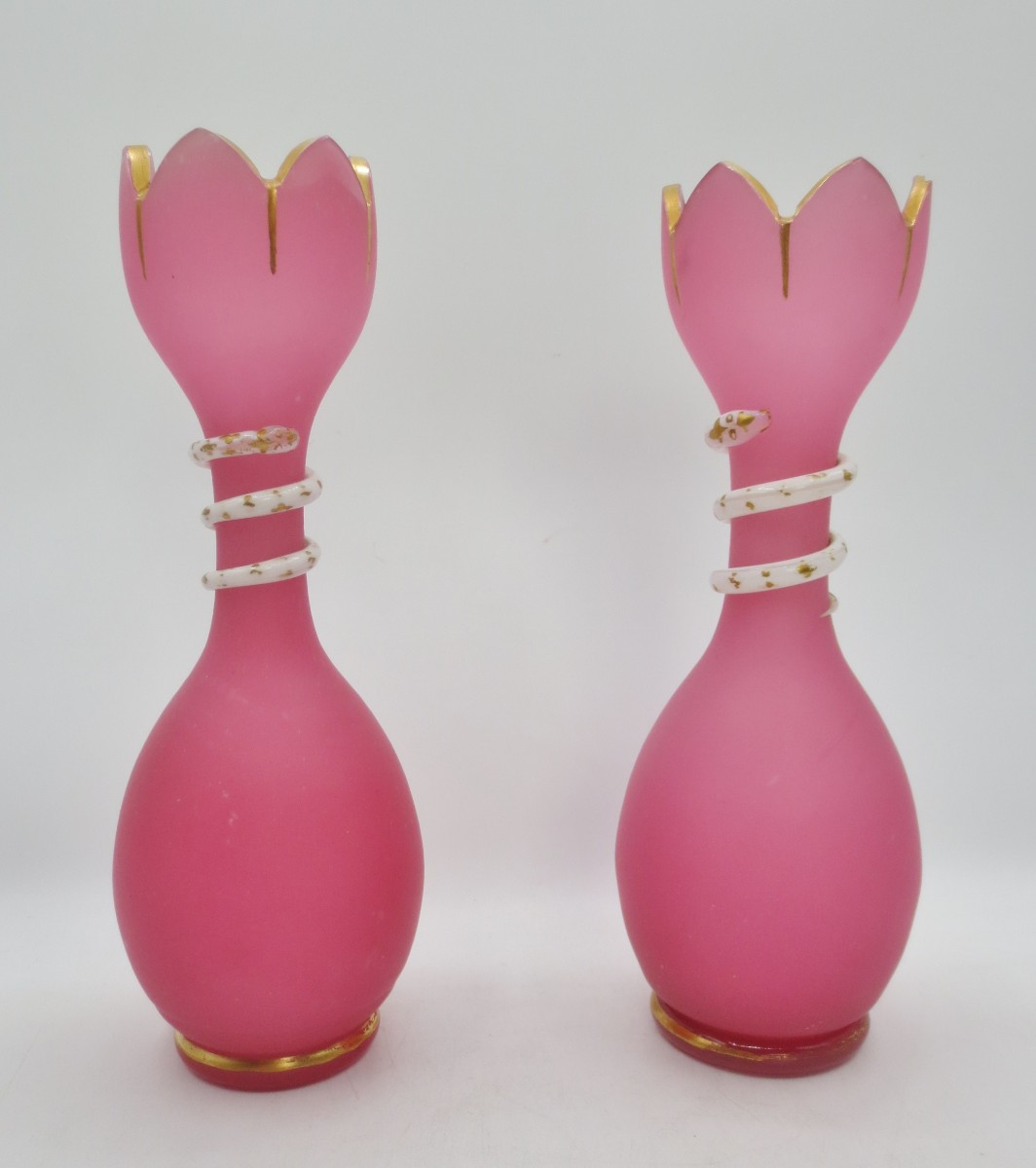 Pair Of Opal Crystal Vases With Pigeon's Throat Design, 19th Century.-photo-4