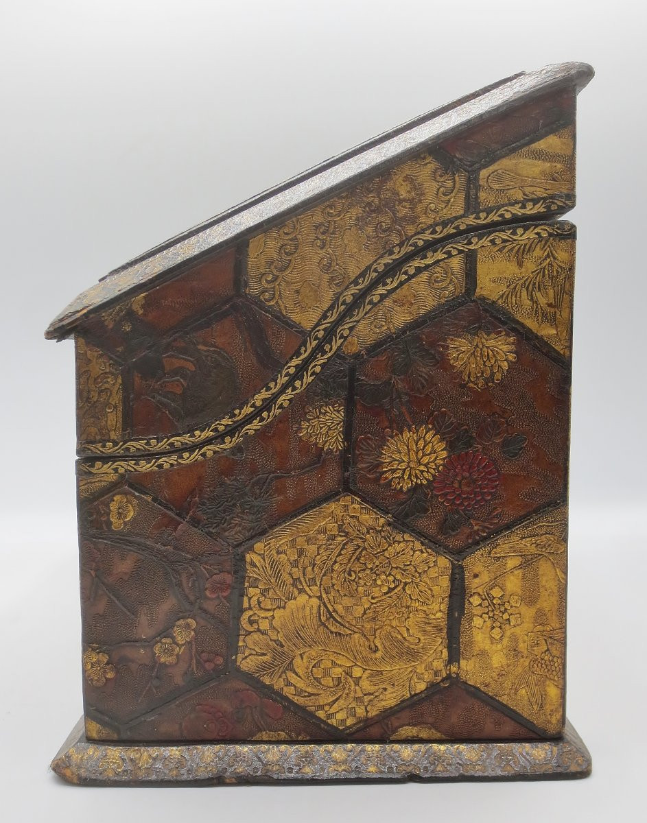 Cardboard Box Covered In Embossed Leather, Circa 1880.  -photo-3
