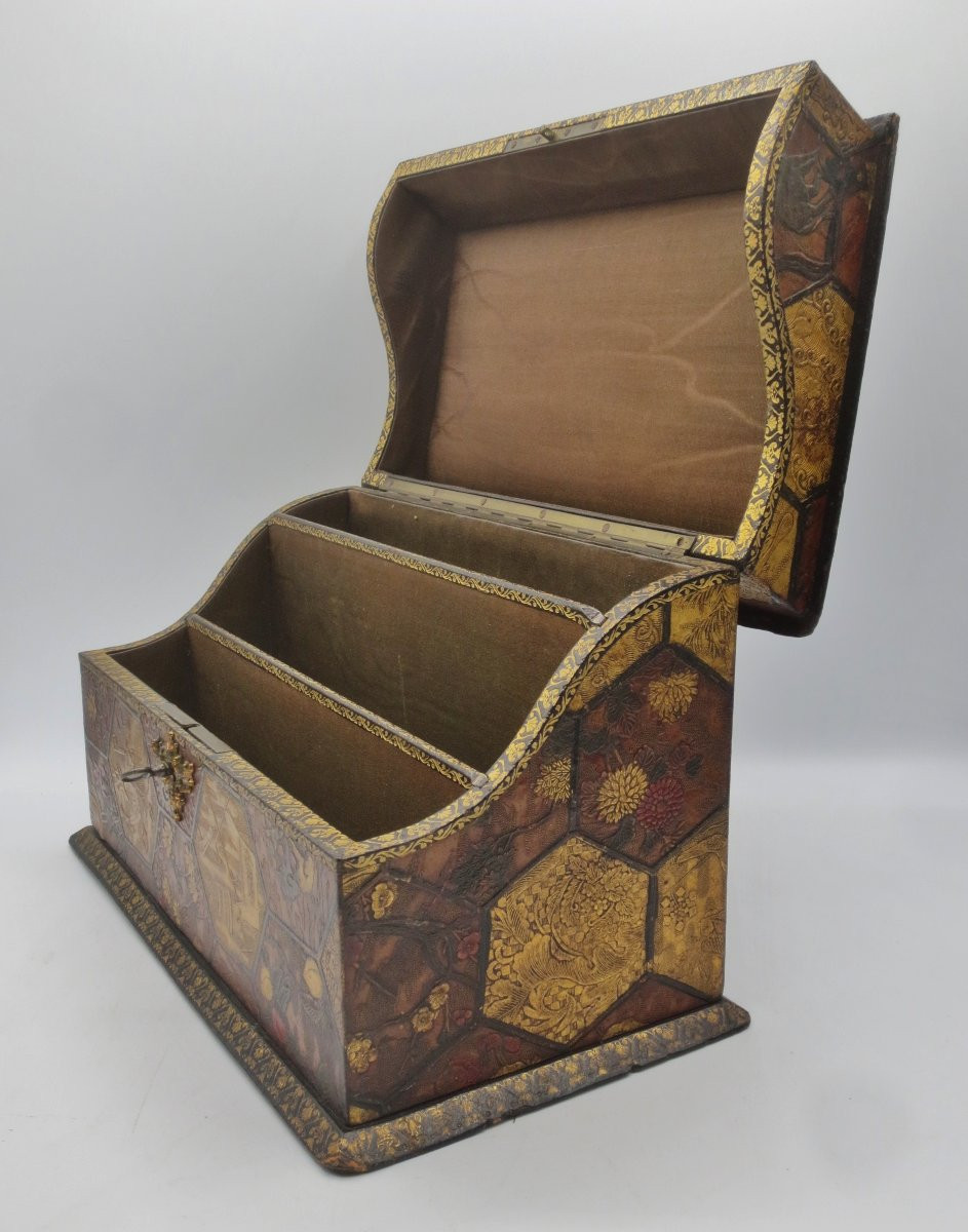 Cardboard Box Covered In Embossed Leather, Circa 1880.  -photo-2