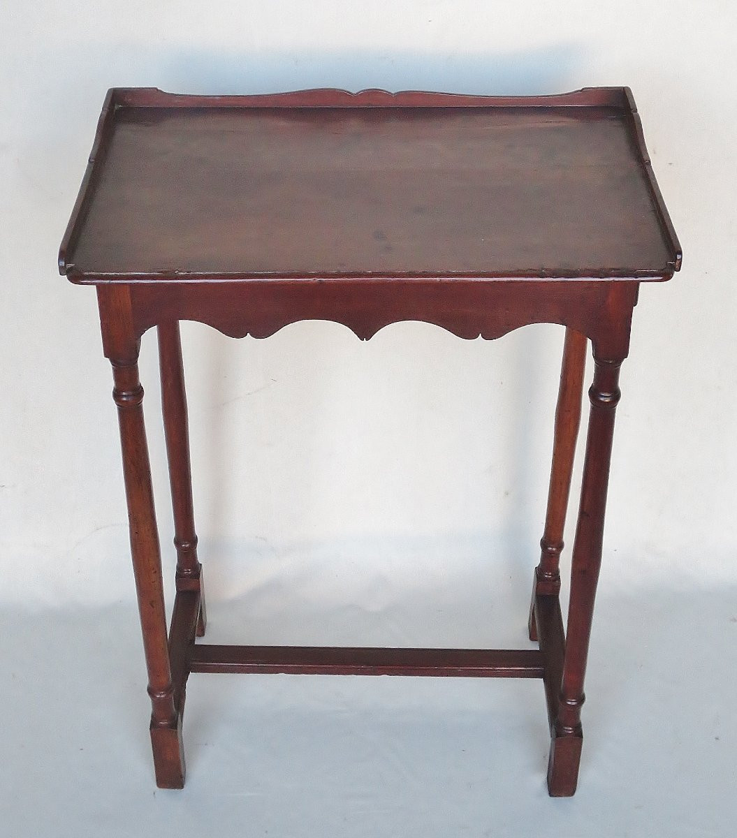 Table d'appoint Louis XIV en noyer.-photo-1