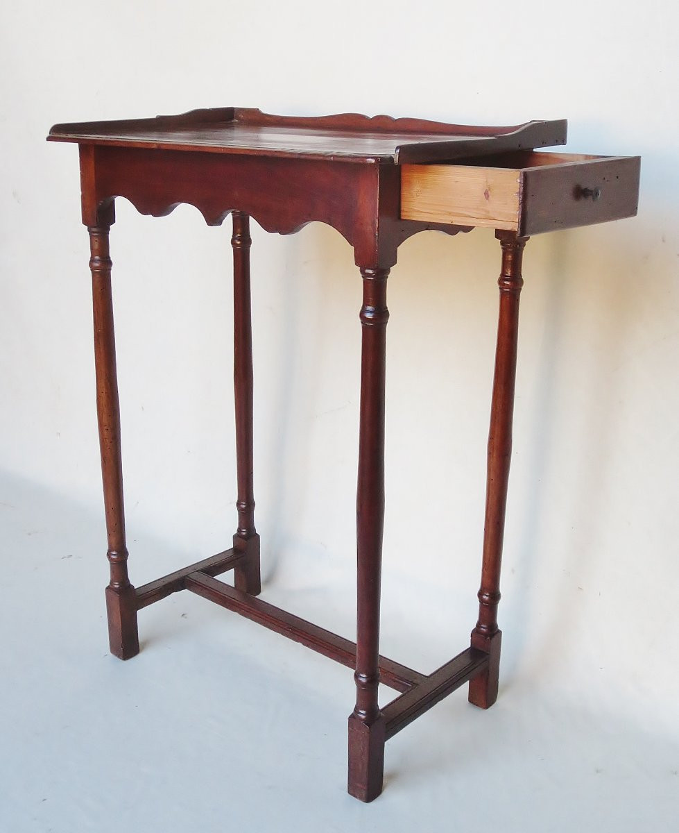 Table d'appoint Louis XIV en noyer.-photo-4