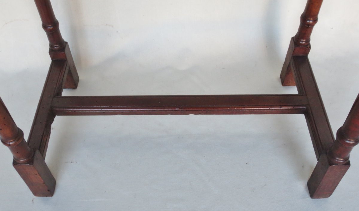 Table d'appoint Louis XIV en noyer.-photo-5