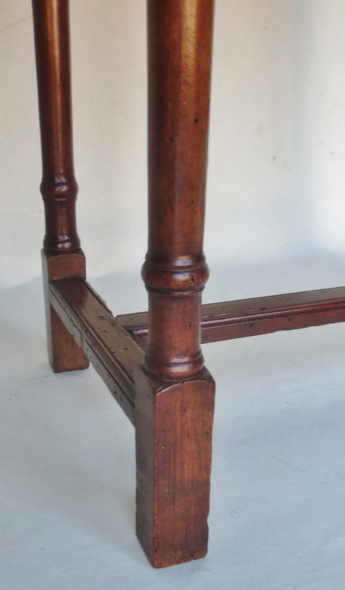 Table d'appoint Louis XIV en noyer.-photo-7