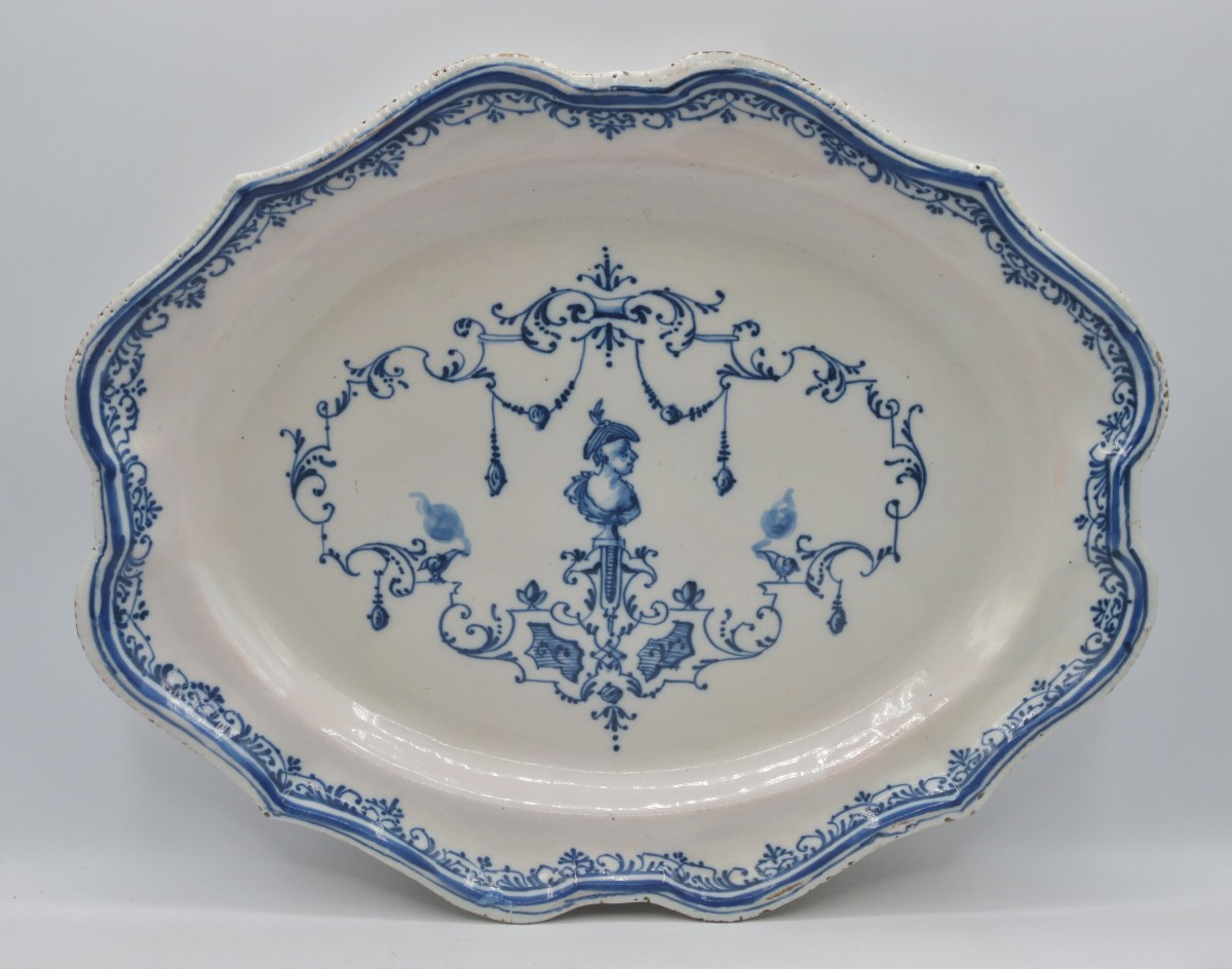 Plat En Faïence De Moustiers, Début XVIIIe Siècle. 