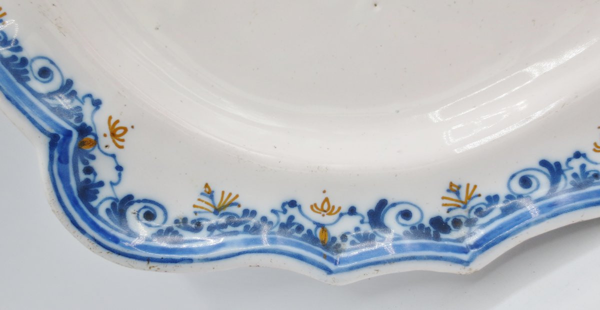 Paire de plats, Moustiers XVIIIe siècle. -photo-6