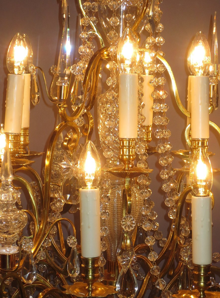 Lustre à 15 lumières en bronze doré et cristaux.-photo-5