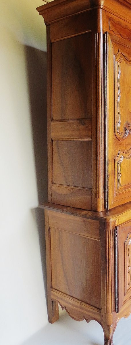 Buffet deux corps en noyer, XVIIIe siècle.-photo-1