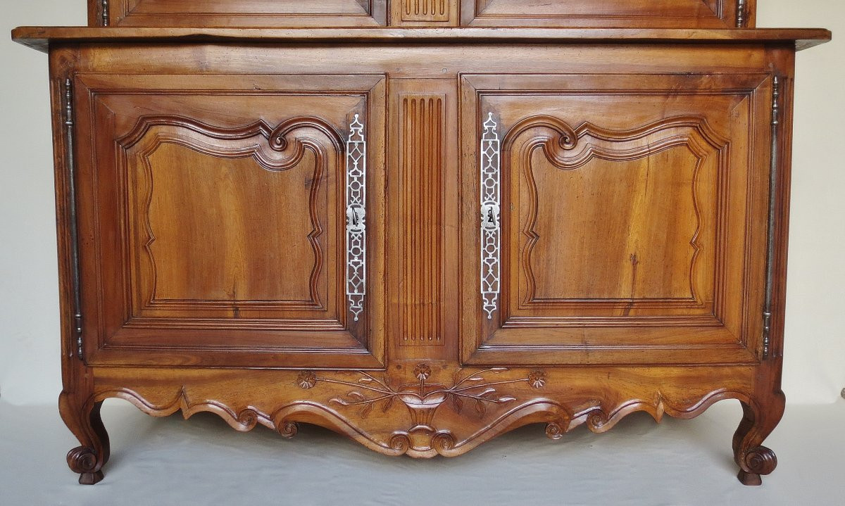 Buffet deux corps en noyer, XVIIIe siècle.-photo-2