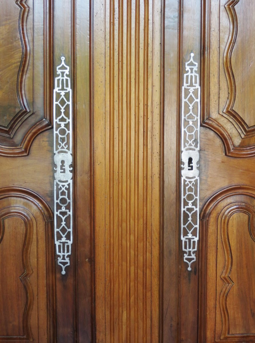 Buffet deux corps en noyer, XVIIIe siècle.-photo-7