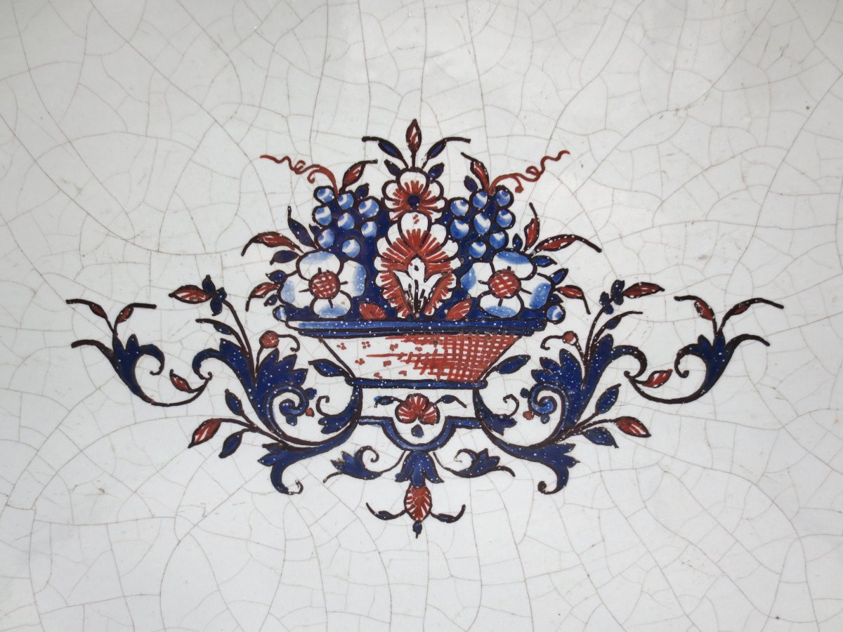 Plat en faïence de Rouen, XVIIIe siècle.  -photo-2