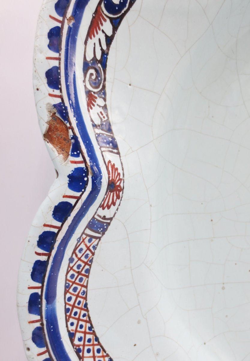 Plat en faïence de Rouen, XVIIIe siècle.  -photo-4
