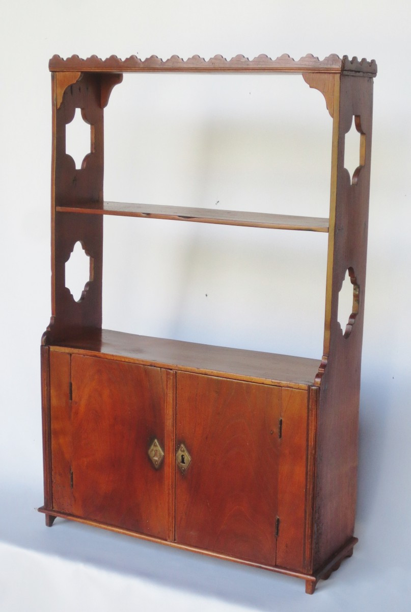 Étagère murale, XVIIIe siècle. 