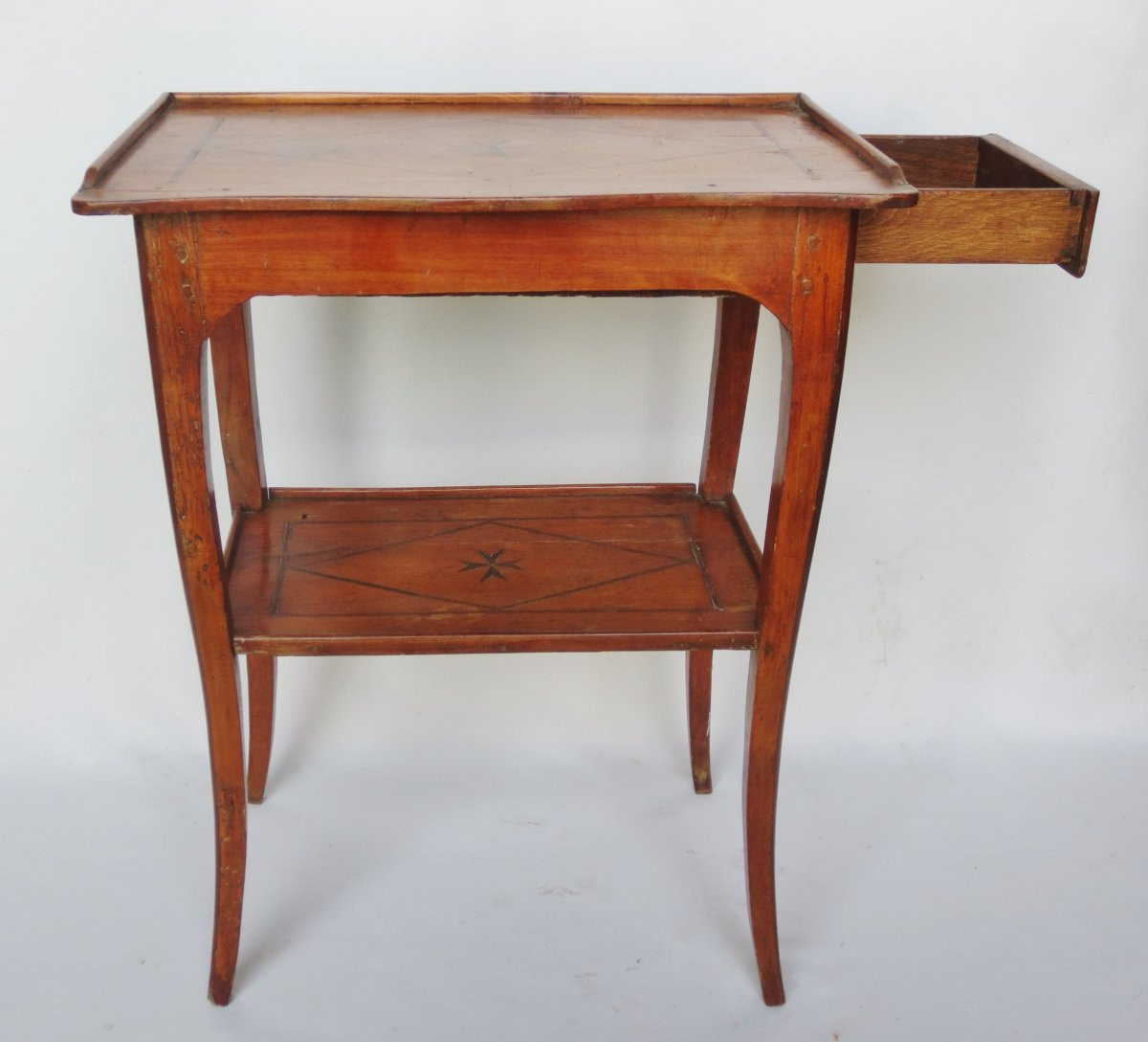 Table de salon en bois fruitier.-photo-2